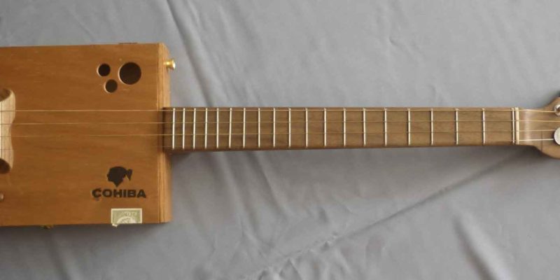 Cigar box guitar Cohiba