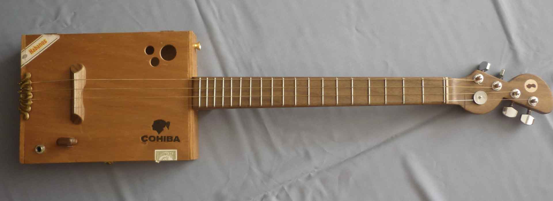 Cigar box guitar Cohiba